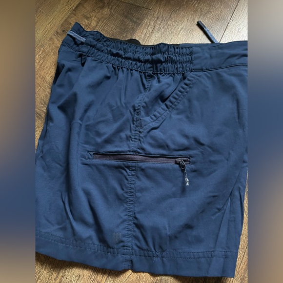 Title nine Recycled Clamber Cargo Hiking Shorts 5" Women's Navy Blue Shorts - Picture 3 of 11